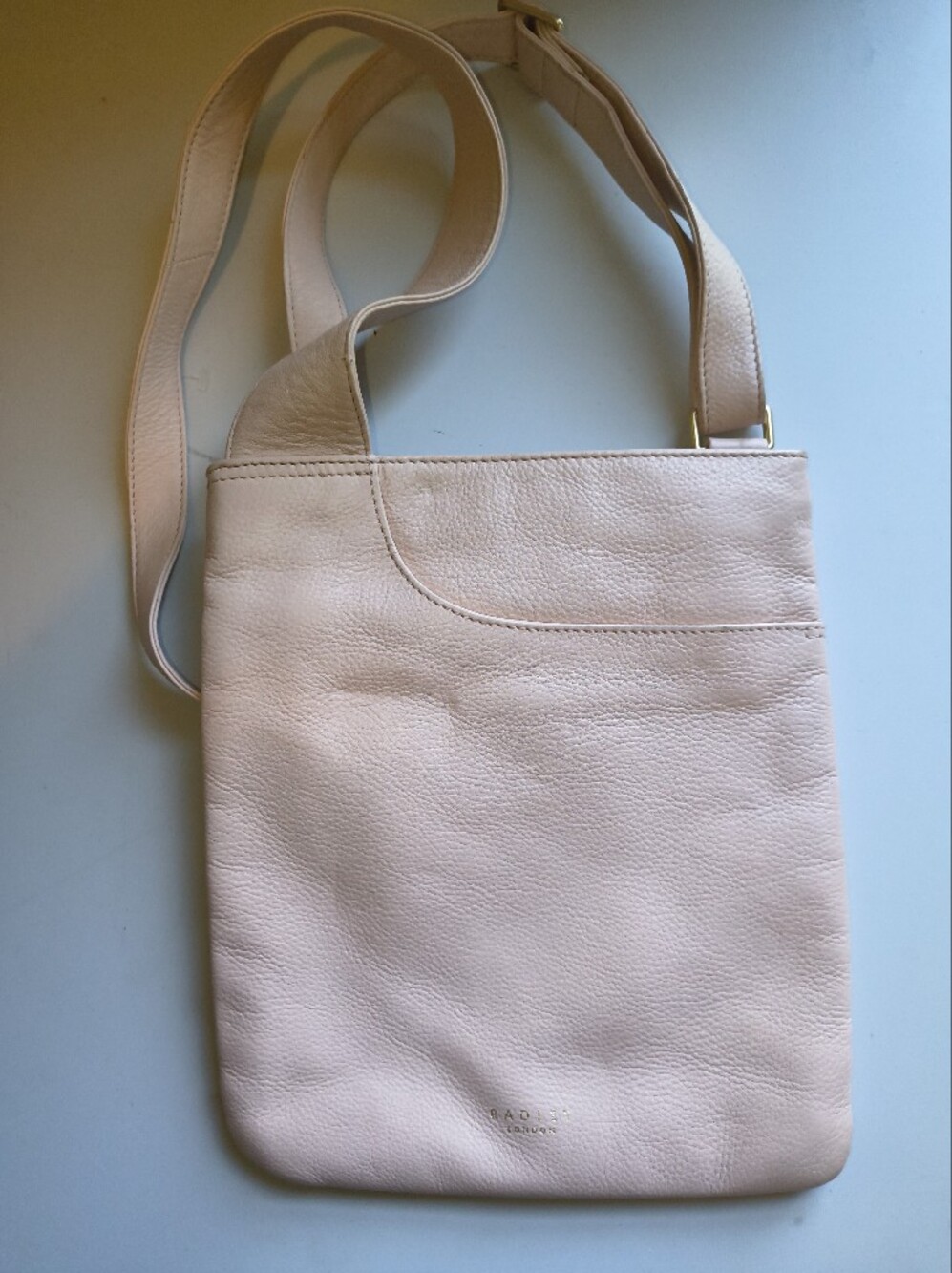 Radley Women’s Crossbody Bag in Light Pink - Minimal Leather Shoulder Bag - Picture 2 of 5